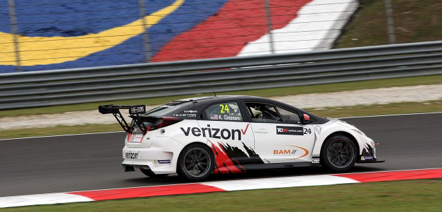 Sepang - gara 2<br />Gleason vince, Nash leader