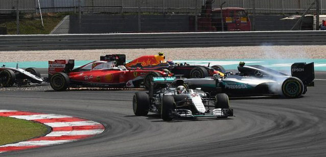 Sepang - Doppietta Red Bull<br />Hamilton KO, Vettel disastroso