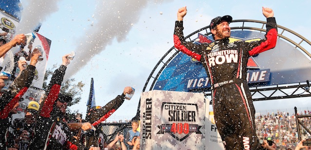 Dover, gara: Truex doma il Monster Mile