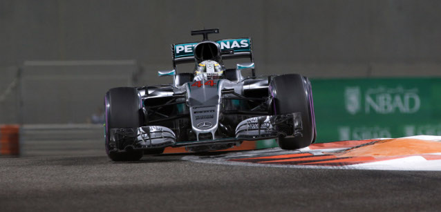 Yas Marina - Qualifica<br />Hamilton-Rosberg da copione