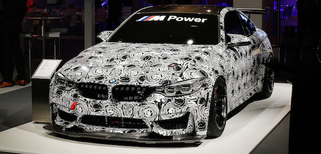 BMW mostra la M4 GT4 per il 2018