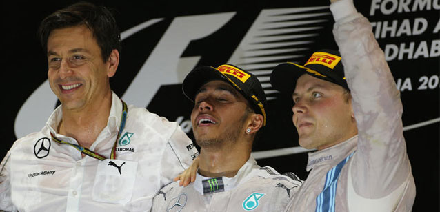 Bottas in visita alla Mercedes