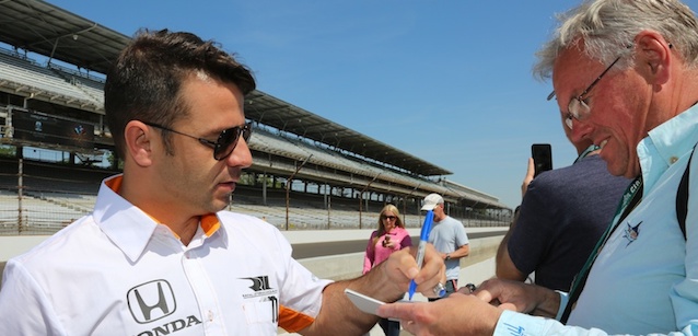 Rahal con Servia a Indy<br />Al muretto arriva Tom German