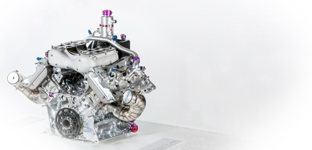 Porsche mostra il motore della 919<br />Al lavoro per il 2016<br />