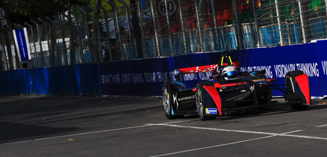 Buenos Aires, gara<br />Trionfa Bird, impresa Buemi