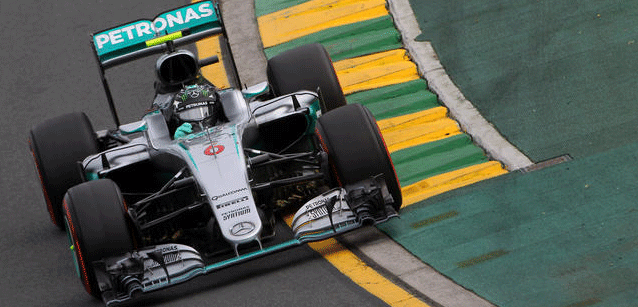 Melbourne - La cronaca<br />Vince Rosberg, paura per Alonso