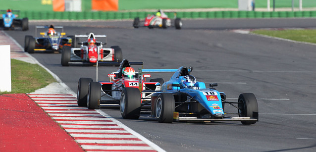 Misano, finale<br />Vince Siebert, Schumacher rimonta