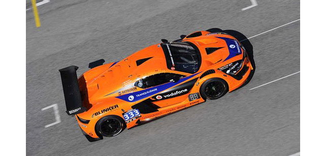 V8 Racing con due Renault RS01
