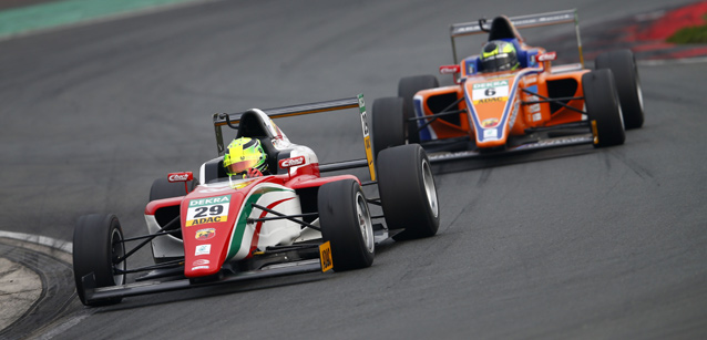 L'ADAC F4 allo start<br />Caccia a Mick Schumacher