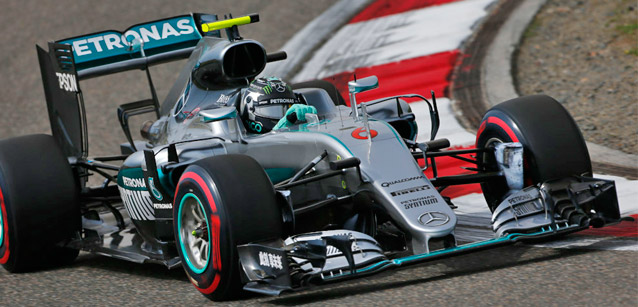 Shanghai - Cronaca<br />Rosberg solitario precede Vettel<br />
