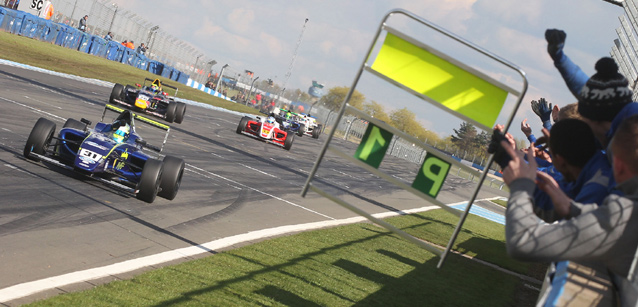 MSA Formula a Donington<br />Fewtrell diventa leader
