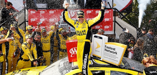 Dover, gara<br />Kenseth vince dopo un maxi-crash<br />