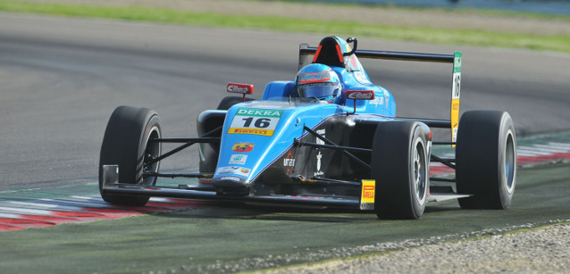 Imola, libere 2: davanti van Uitert