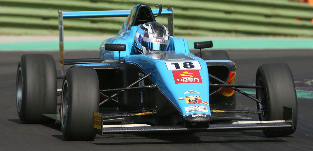 Imola, gara 1<br />Siebert resiste a Schumacher
