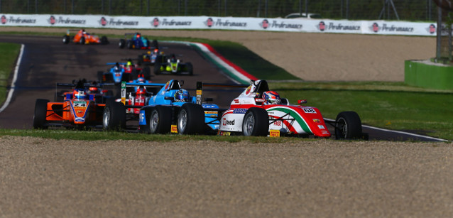 Imola, gara 3: La prima di Correa