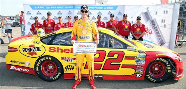 Michigan, qualifica<br />Logano in pole, caos verifiche