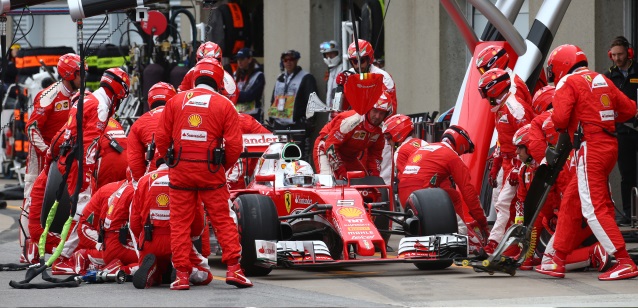 Montreal – L’azzardo Ferrari<br />Vettel difende il team, Raikkonen lontano