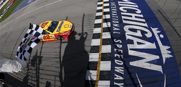 Michigan, gara<br />Logano non fa sconti