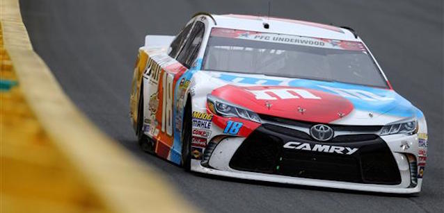 La NASCAR riduce la downforce