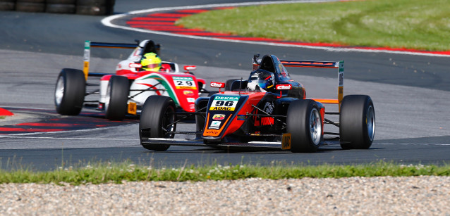 ADAC F4 a Oschersleben<br />Mawson tiene il comando