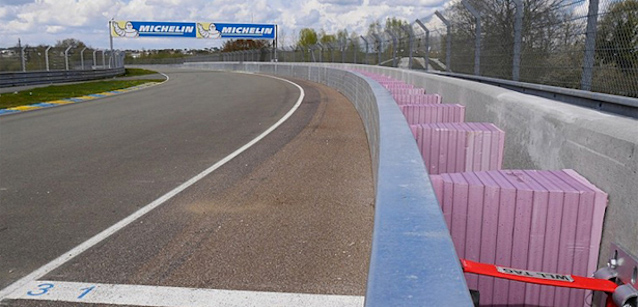 Le barriere SAFER alle curve Porsche