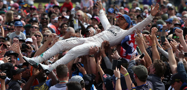 Silverstone - Hamilton Rockstar<br />Rosberg sotto inchiesta, Ferrari male