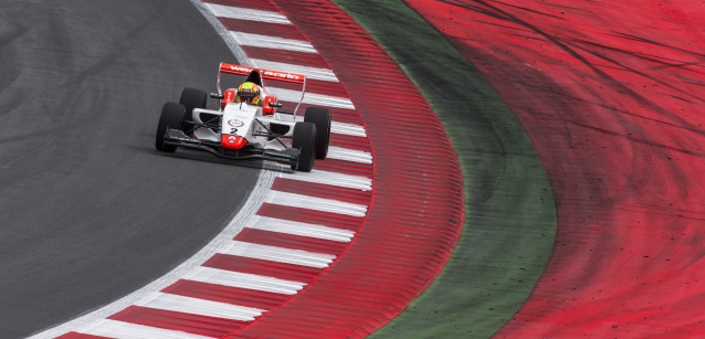 Spielberg, gara 1 <br />Norris vince una battaglia da urlo