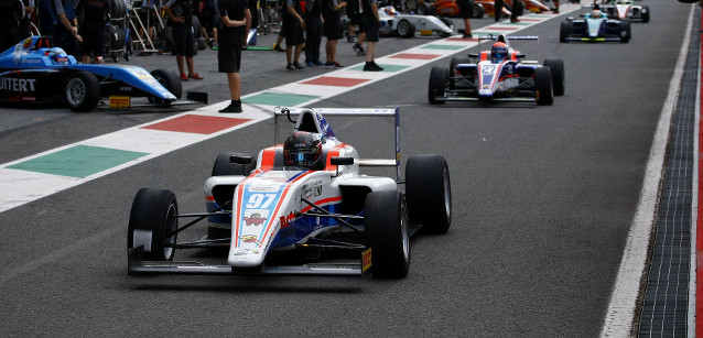 Mugello - Crash al via, slitta gara 2