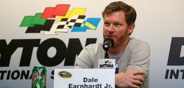 Earnhardt ancora KO<br />Jeff Gordon torna in pista a Indy