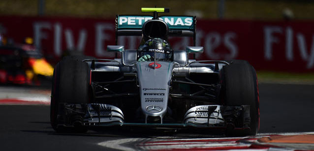 Budapest - Libere 2<br />Rosberg risponde, Hamilton sbatte