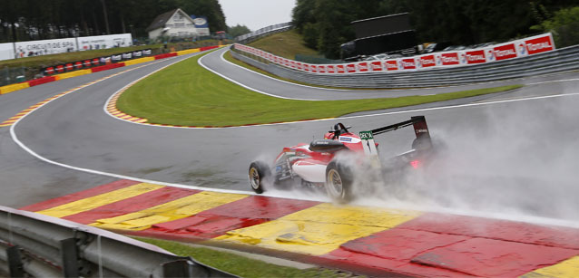 Spa, gara 1: Stroll solitario