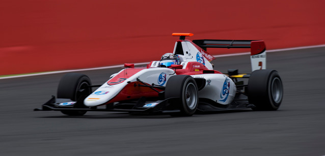 Silverstone, gara 1<br />Albon, vittoria e leadership