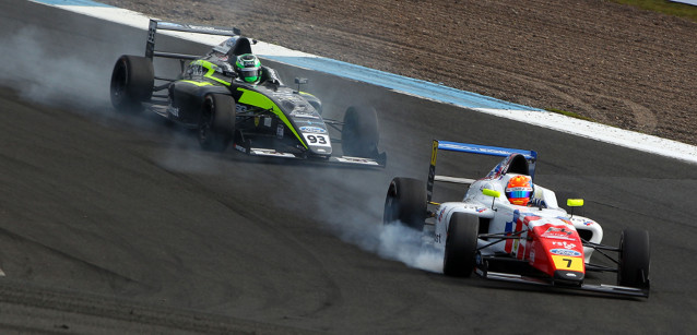 British F4 a Knockhill<br />Scintille in pista... e fuori