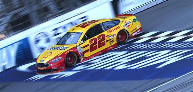 Michigan, qualifica: Logano specialista