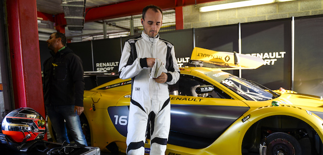 Spa, gara 1: Vincono Blomstedt-Owens<br />podio al debutto per Kubica