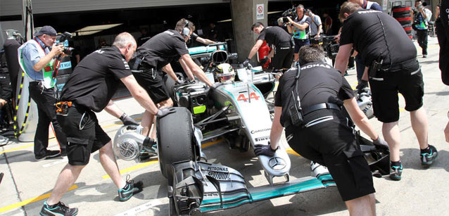 Hamilton e il cambio dei meccanici:<br />«Pu&ograve; disturbarti psicologicamente»