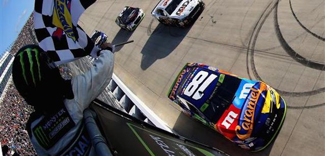 Dover, gara<br />Kyle Busch beffa Elliott<br />