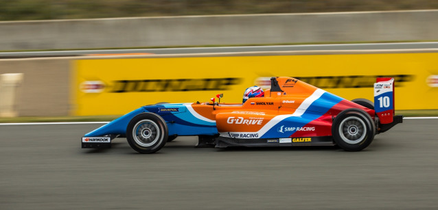 F4 spagnola a Nogaro<br />Smolyar vede Lundgaard, Viscaal fa 1-2