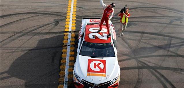 Phoenix, gara<br />Kenseth vince, Keselowski in finale