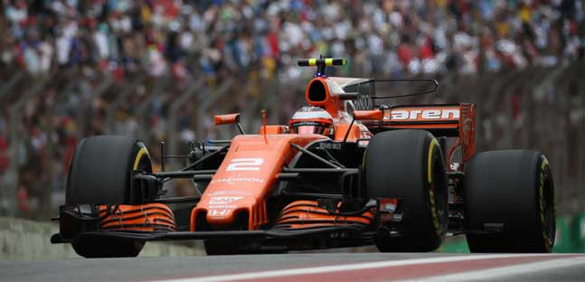 McLaren e Pirelli, niente test<br />Problemi di sicurezza a San Paolo