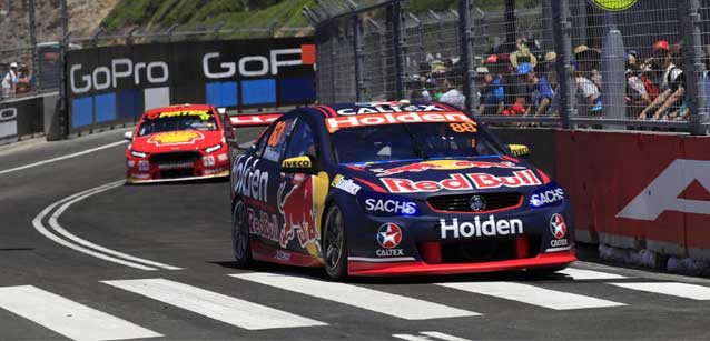 Newcastle, gare<br />Whincup campione all'ultimo giro