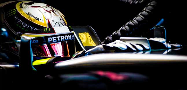 Hamilton promuove le Hyper Soft<br />"Le migliori mai prodotte dalla Pirelli"