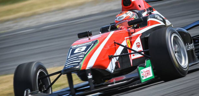 F.Toyota a Ruapuna<br />Esordio vincente per Armstrong