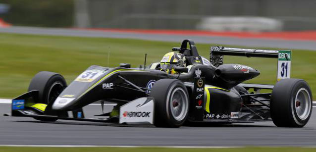 Silverstone, gara 1<br />Norris domina, Ilott KO