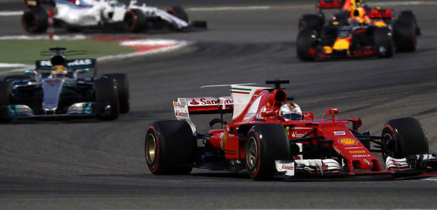 Sakhir - Due su tre per Vettel<br />La Mercedes costretta a inseguire