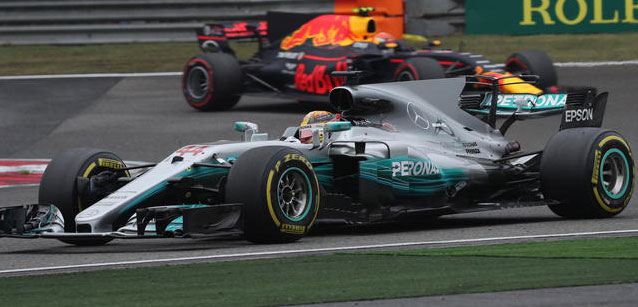 Hamilton e Vettel, 1-1<br />Verstappen conquista il podio