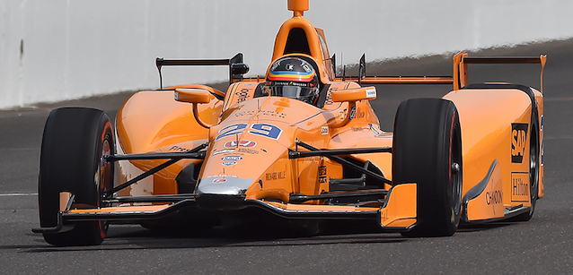 Indy, ROP/Refresher<br />Alonso al top, 13 auto in pista