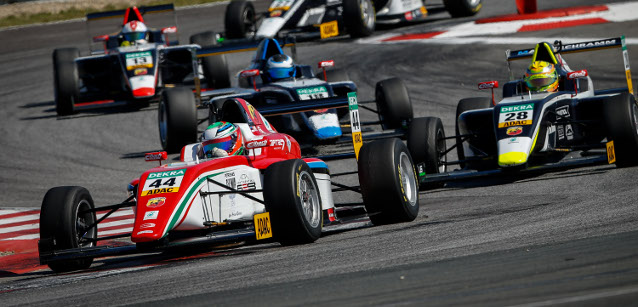 ADAC F4 a Oschersleben<br />Si inizia con Vips leader