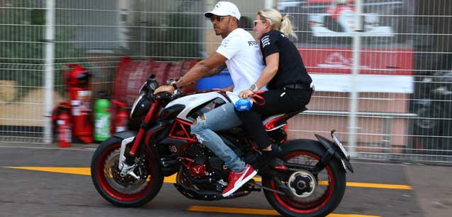 Monte-Carlo - Libere 1<br />Hamilton-Vettel, subito battaglia