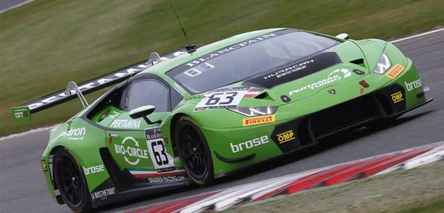 Sprint a Brands Hatch - Qualifica<br />Bortolotti inavvicinabile